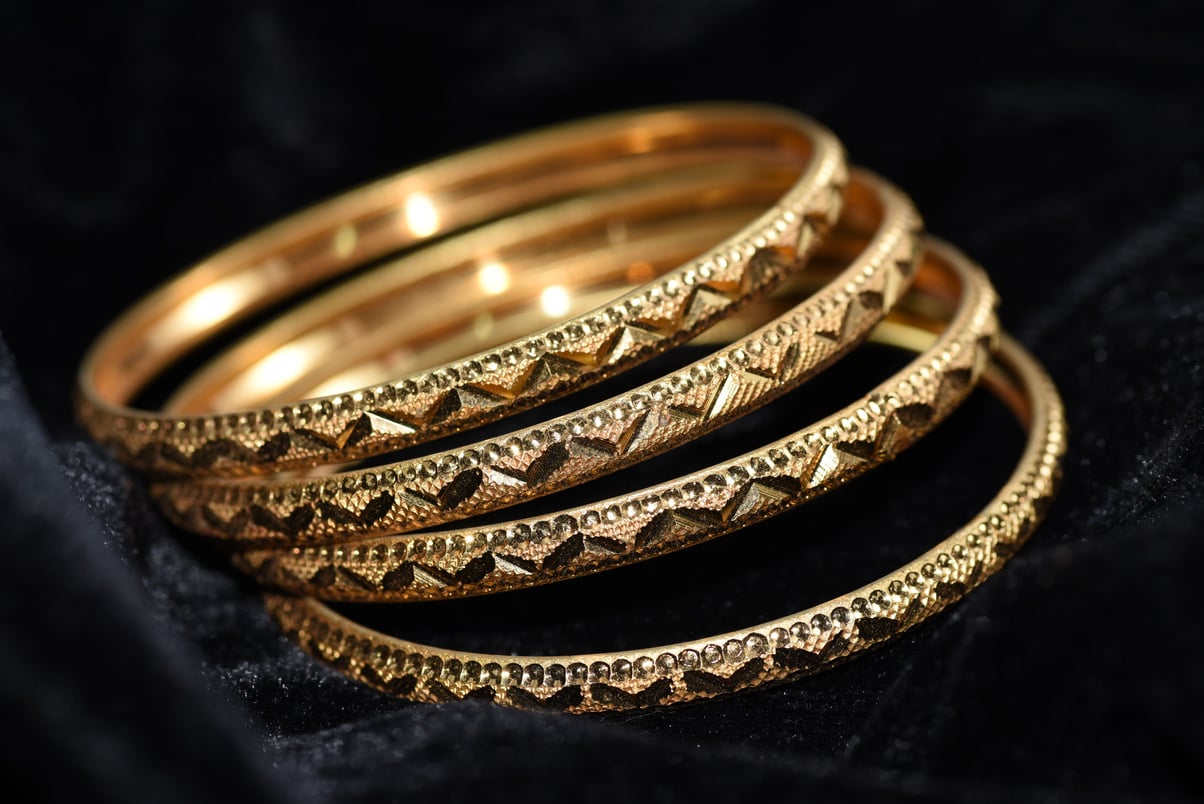 Gold look bracelet/ bangles jewelary